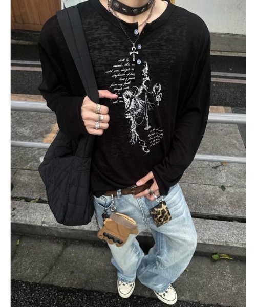 FreeZone(フリーゾーン)の「ゴシックアートプリント ヘンリーネック シアーロング T(Tシャツ/カットソー・メンズ・ホワイト/ブラック・F)」の12枚目の写真
