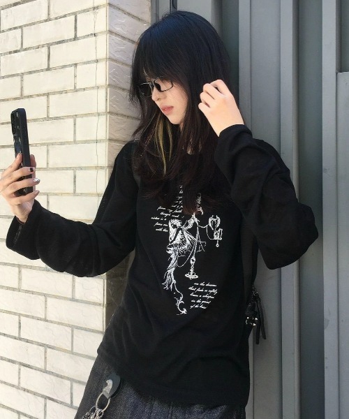 FreeZone(フリーゾーン)の「ゴシックアートプリント ヘンリーネック シアーロング T(Tシャツ/カットソー・メンズ・ホワイト/ブラック・F)」の6枚目の写真