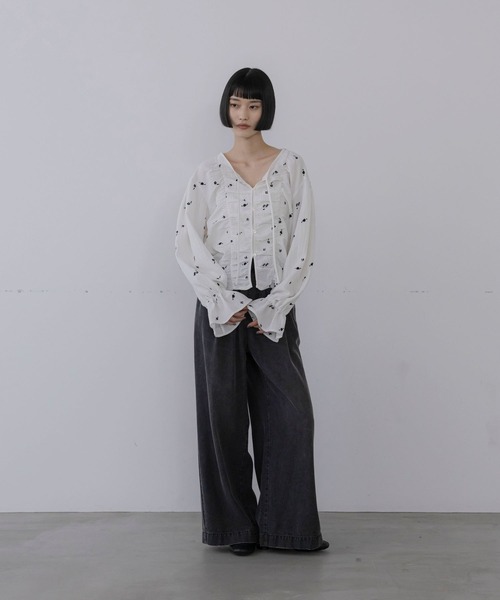 LOWRYS FARM(ローリーズファーム)の「シャーリングシシュウブラウス シャーリングシシュウブラウス(シャツ/ブラウス・レディース・ホワイト/ブラック/エンジ/ボルドー・FREE)」の6枚目の写真