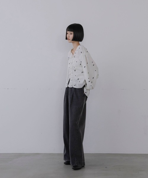 LOWRYS FARM(ローリーズファーム)の「シャーリングシシュウブラウス シャーリングシシュウブラウス(シャツ/ブラウス・レディース・ホワイト/ブラック/エンジ/ボルドー・FREE)」の7枚目の写真