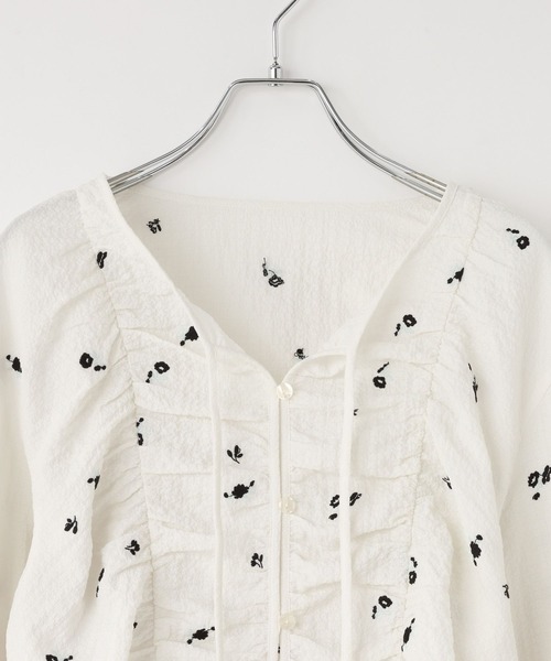 LOWRYS FARM(ローリーズファーム)の「シャーリングシシュウブラウス シャーリングシシュウブラウス(シャツ/ブラウス・レディース・ホワイト/ブラック/エンジ/ボルドー・FREE)」の13枚目の写真