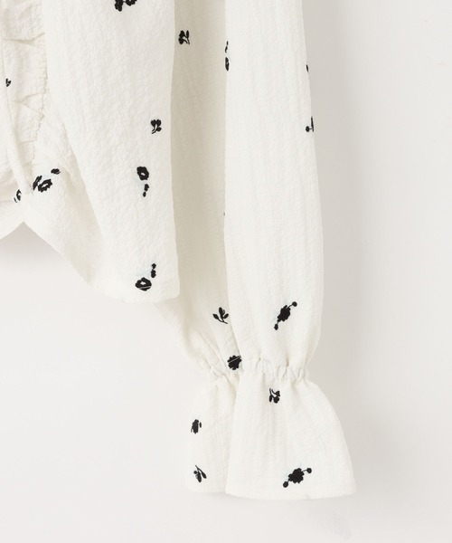 LOWRYS FARM(ローリーズファーム)の「シャーリングシシュウブラウス シャーリングシシュウブラウス(シャツ/ブラウス・レディース・ホワイト/ブラック/エンジ/ボルドー・FREE)」の14枚目の写真