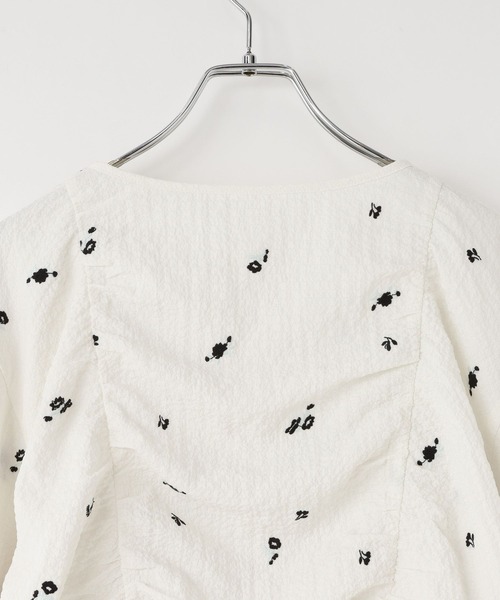 LOWRYS FARM(ローリーズファーム)の「シャーリングシシュウブラウス シャーリングシシュウブラウス(シャツ/ブラウス・レディース・ホワイト/ブラック/エンジ/ボルドー・FREE)」の18枚目の写真