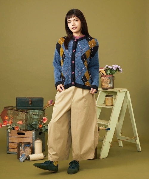 Jocomomola(ホコモモラ)の「レーヨンベアフライス フラワー刺繍ハイネックカットソー(Tシャツ/カットソー・レディース・アイボリー/ブラック/ピンク/ブルー・40)」の8枚目の写真