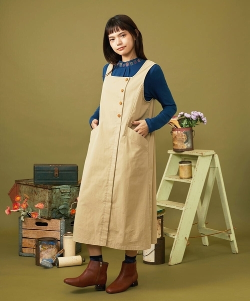 Jocomomola(ホコモモラ)の「レーヨンベアフライス フラワー刺繍ハイネックカットソー(Tシャツ/カットソー・レディース・アイボリー/ブラック/ピンク/ブルー・40)」の12枚目の写真