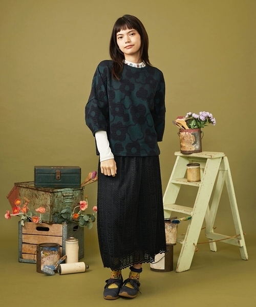 Jocomomola(ホコモモラ)の「レーヨンベアフライス フラワー刺繍ハイネックカットソー(Tシャツ/カットソー・レディース・アイボリー/ブラック/ピンク/ブルー・40)」の21枚目の写真