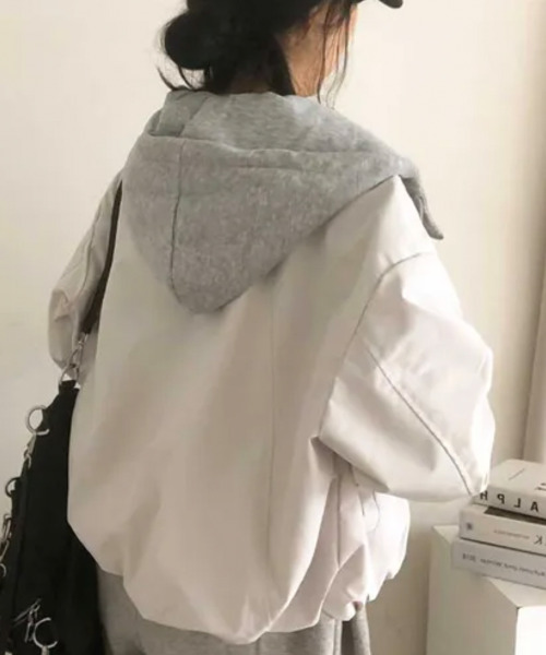 VIVID LADY（ビビッドレディー）の「フードドッキング レイヤード風 ショートブルゾン（ブルゾン・レディース・アイボリー/ブラック・FREE）」の8枚目の写真