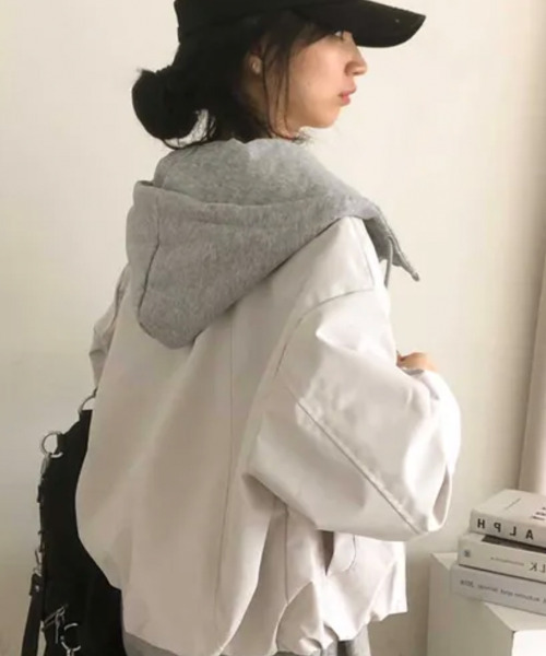 VIVID LADY（ビビッドレディー）の「フードドッキング レイヤード風 ショートブルゾン（ブルゾン・レディース・アイボリー/ブラック・FREE）」の9枚目の写真