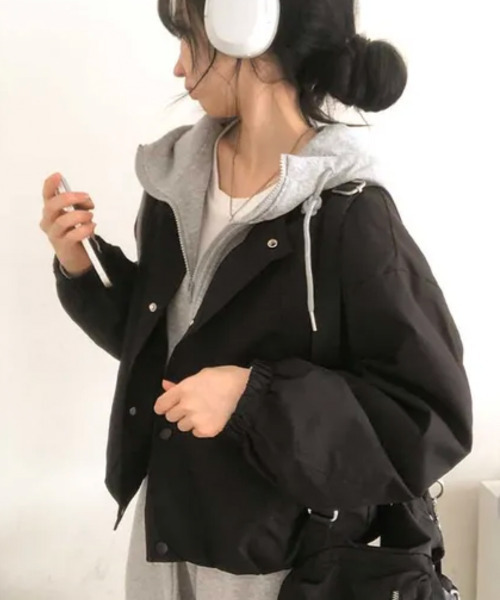 VIVID LADY（ビビッドレディー）の「フードドッキング レイヤード風 ショートブルゾン（ブルゾン・レディース・アイボリー/ブラック・FREE）」の16枚目の写真