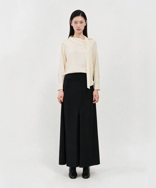 LOOKAST(ルックキャスト)の「スカーフカウルネックブラウス_アイボリー(シャツ/ブラウス・レディース・アイボリー・SMALL/MEDIUM)」の2枚目の写真