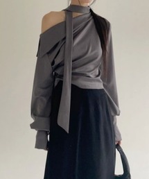 オフショルダーデザイントップス