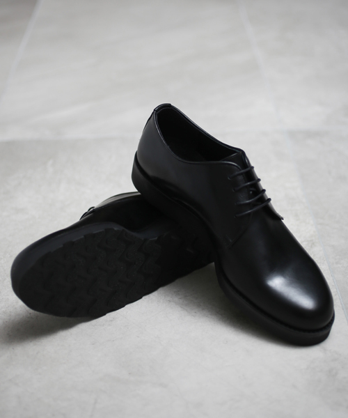 LIBERTAS(リベルタス)の「【STUDIOUS×LIBERTAS】 バッファローカーフボブソールプレーントゥシューズ(ドレスシューズ・メンズ・ブラック・3/2/1)」の1枚目の写真