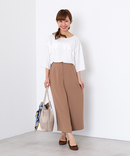 NATURAL BEAUTY BASIC(ナチュラルビューティーベーシック)の「キャミ×ワイドパンツセットアップ パンツ(その他パンツ・レディース・ダークベージュ/ブラック・MEDIUM/SMALL/X-SMALL)」の2枚目の写真