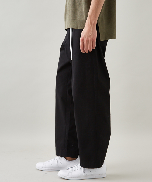 STUDIOUS(ステュディオス)の「コンパクトチノワイドパンツ(チノパンツ・メンズ・ブラック/キャメル/オフホワイト・1/3/2)」の6枚目の写真