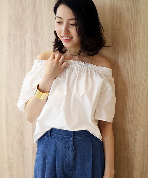 N.（N. Natural Beauty Basic）（エヌエヌナチュラルビューティーベーシック）の「◆ギャザーオフショルダーブラウス（シャツ/ブラウス・レディース・ホワイト/ブラック・MEDIUM）」の2枚目の写真