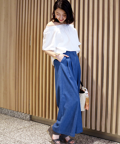 N.（N. Natural Beauty Basic）（エヌエヌナチュラルビューティーベーシック）の「◆ギャザーオフショルダーブラウス（シャツ/ブラウス・レディース・ホワイト/ブラック・MEDIUM）」の5枚目の写真
