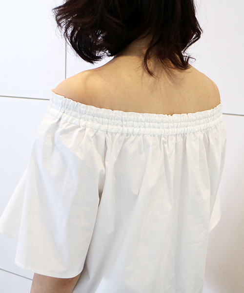N.（N. Natural Beauty Basic）（エヌエヌナチュラルビューティーベーシック）の「◆ギャザーオフショルダーブラウス（シャツ/ブラウス・レディース・ホワイト/ブラック・MEDIUM）」の8枚目の写真