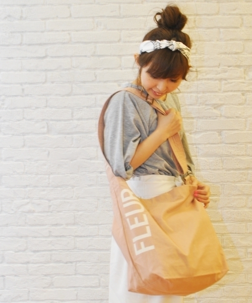 Hushush ハッシュアッシュ の ロゴワンショルダーバッグ ショルダーバッグ Wear