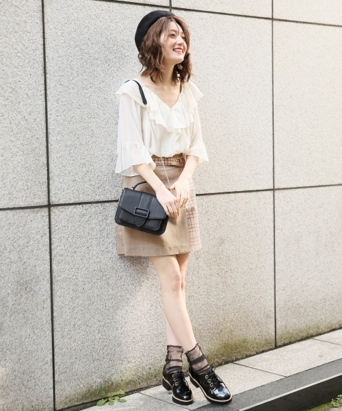 Heather（ヘザー）の「２ＷＡＹフリルボタンブラウス  786009（シャツ/ブラウス・レディース・オレンジ/ナチュラル/ネイビー/ライトブルー・FREE）」の11枚目の写真