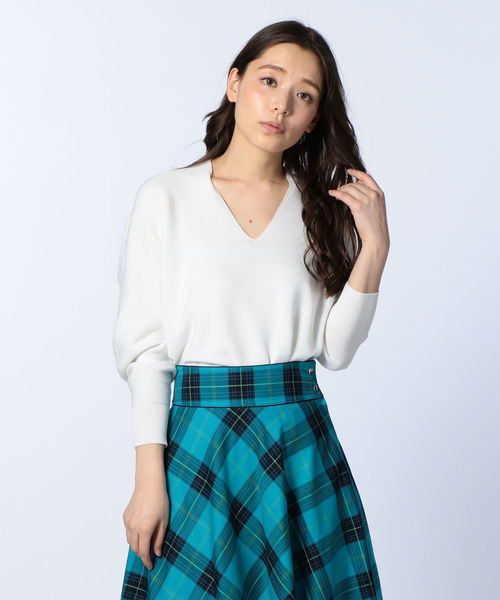 NOLLEY’S（ノーリーズ）の「12GホールガーメントVネックプルオーバーニット（ニット/セーター・レディース・オフホワイト/ベージュ/ブルー系その他/ピンク・38）」の2枚目の写真