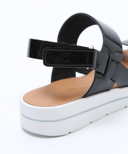 Au BANNISTER(オゥバニスター)の「スポーツソールサンダル(サンダル・レディース・ブラック/ホワイト/ゴールド・35/36/37/38/39)」の8枚目の写真