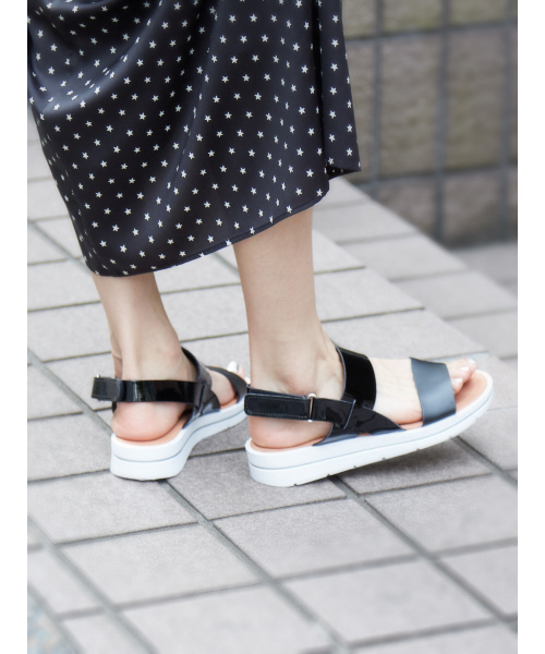 Au BANNISTER(オゥバニスター)の「スポーツソールサンダル(サンダル・レディース・ブラック/ホワイト/ゴールド・35/36/37/38/39)」の13枚目の写真