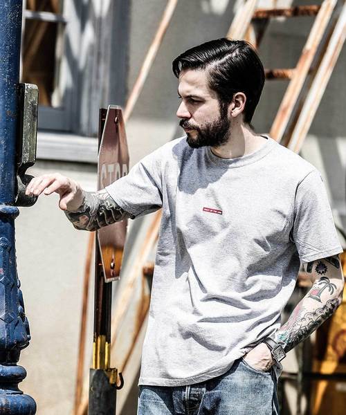 FRUIT OF THE LOOM（フルーツオブザルーム）の「【ZOZO限定】FRUIT OF THE LOOM ×MR.OLIVE COLLABO / SMAL BOX LOGO T-SHIRT（Tシャツ/カットソー・メンズ・ホワイト/ブラック/グレー/レッド・MEDIUM/LARGE/X-LARGE）」の4枚目の写真