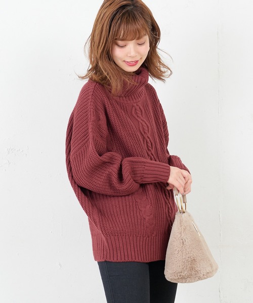 natural couture(ナチュラルクチュール)の「ケーブル編みタートル(ニット/セーター・レディース・ブラック/ベージュ/パープル/オフホワイト/グリーン/ボルドー・FREE)」の6枚目の写真