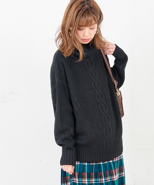 natural couture(ナチュラルクチュール)の「ケーブル編みタートル(ニット/セーター・レディース・ブラック/ベージュ/パープル/オフホワイト/グリーン/ボルドー・FREE)」の11枚目の写真