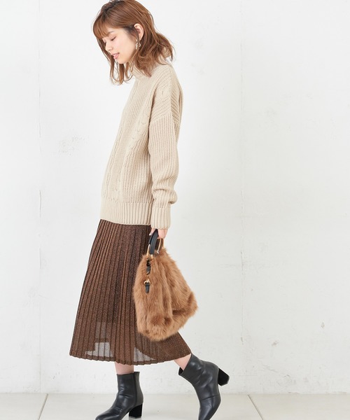 natural couture(ナチュラルクチュール)の「ケーブル編みタートル(ニット/セーター・レディース・ブラック/ベージュ/パープル/オフホワイト/グリーン/ボルドー・FREE)」の13枚目の写真