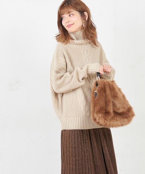 natural couture(ナチュラルクチュール)の「ケーブル編みタートル(ニット/セーター・レディース・ブラック/ベージュ/パープル/オフホワイト/グリーン/ボルドー・FREE)」の14枚目の写真