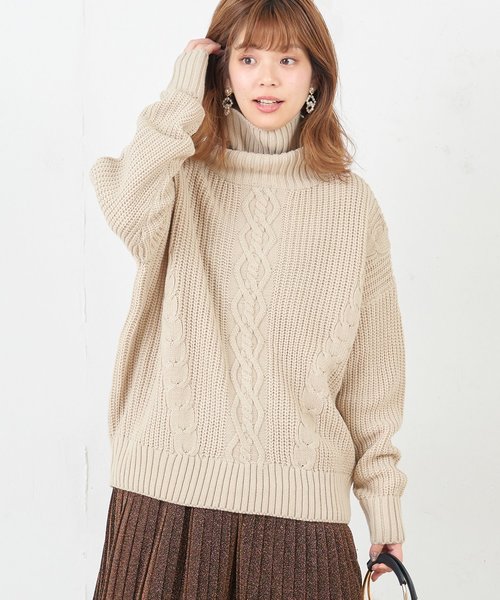 natural couture(ナチュラルクチュール)の「ケーブル編みタートル(ニット/セーター・レディース・ブラック/ベージュ/パープル/オフホワイト/グリーン/ボルドー・FREE)」の15枚目の写真
