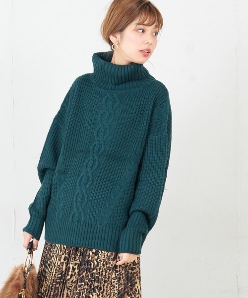 natural couture(ナチュラルクチュール)の「ケーブル編みタートル(ニット/セーター・レディース・ブラック/ベージュ/パープル/オフホワイト/グリーン/ボルドー・FREE)」の18枚目の写真