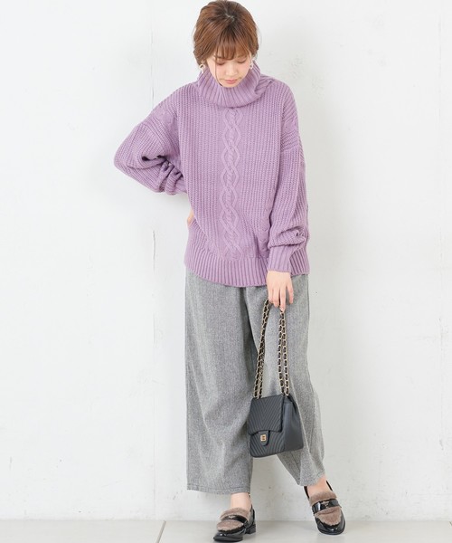 natural couture(ナチュラルクチュール)の「ケーブル編みタートル(ニット/セーター・レディース・ブラック/ベージュ/パープル/オフホワイト/グリーン/ボルドー・FREE)」の19枚目の写真