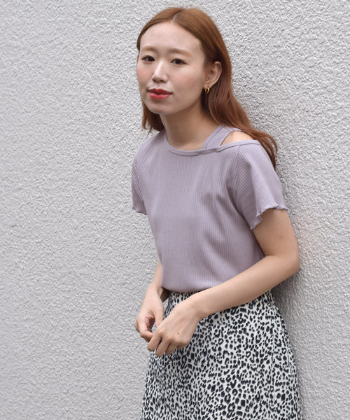 w closet(ダブルクローゼット)の「ワイドリブ半袖オフショルプルオーバー(Tシャツ/カットソー・レディース・モカ/ブラック系その他/グレー系その他/ライトベージュ・FREE)」の3枚目の写真
