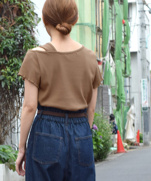 w closet(ダブルクローゼット)の「ワイドリブ半袖オフショルプルオーバー(Tシャツ/カットソー・レディース・モカ/ブラック系その他/グレー系その他/ライトベージュ・FREE)」の19枚目の写真