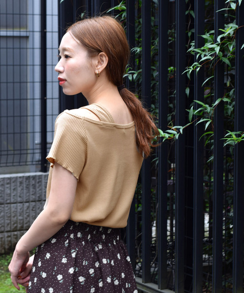 w closet(ダブルクローゼット)の「ワイドリブ半袖オフショルプルオーバー(Tシャツ/カットソー・レディース・モカ/ブラック系その他/グレー系その他/ライトベージュ・FREE)」の11枚目の写真