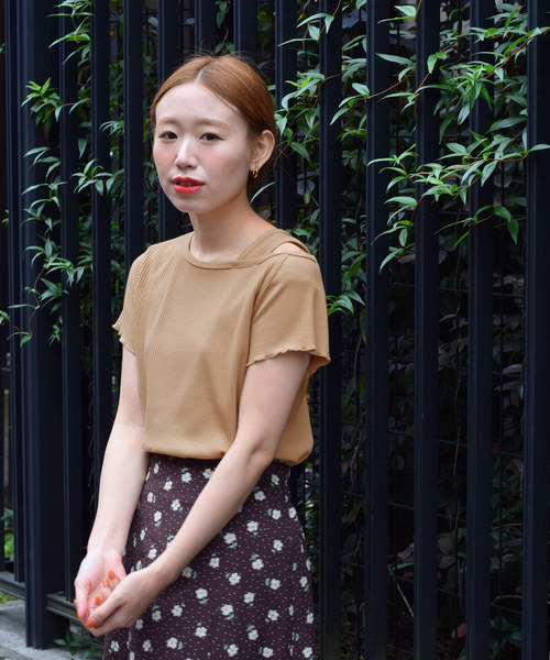 w closet(ダブルクローゼット)の「ワイドリブ半袖オフショルプルオーバー(Tシャツ/カットソー・レディース・モカ/ブラック系その他/グレー系その他/ライトベージュ・FREE)」の13枚目の写真