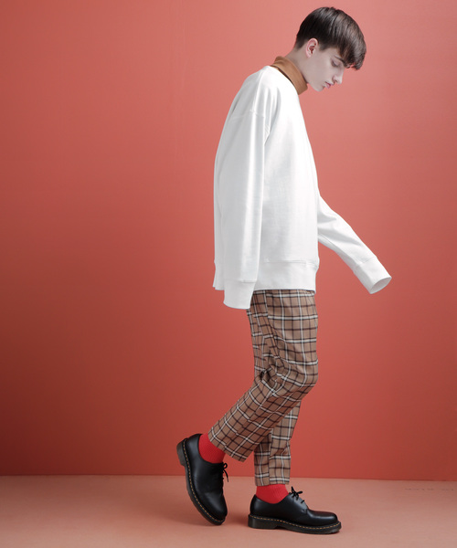 EMMA CLOTHES（エマクローズ）の「ファインコットン ロングリブスリーブ ビッグプルオーバー/クルーネックスウェット（スウェット・メンズ・ホワイト/ベージュ/オレンジ/ブラック・M/L）」の5枚目の写真