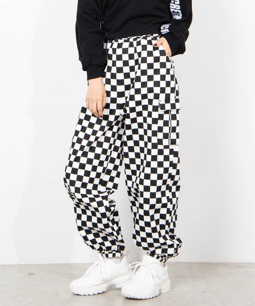 WEGO（ウィゴー）の「WEGO/カーゴポケットパンツ（カーゴパンツ・レディース・ブラック/パープル/パープル系その他/オレンジ系その他/アニマル/ブラック系その他2/ブラック系その他・FREE）」の3枚目の写真