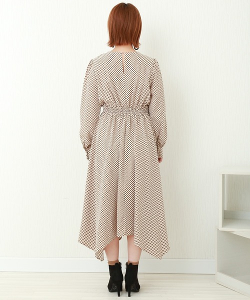 libelle more（リベル モア）の「裾ヘムワンピース（ワンピース・レディース・ブラック/ネイビー/マスタード/キャメル/ブラック系その他/ライトベージュ・FREE）」の21枚目の写真