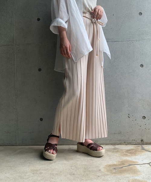 FUN.TRINITY（ファン トリニティー）の「フトプリーツパンツ（その他パンツ・レディース・ブラック/ベージュ/カーキ/ブルー/アイボリー・FREE）」の2枚目の写真