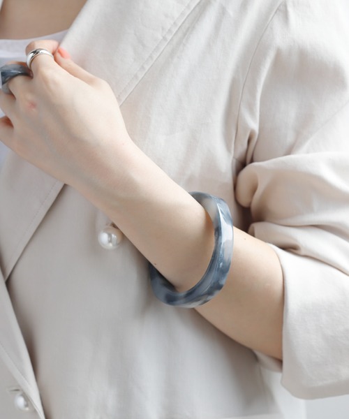 セール マーブルボリュームバングル グレー Hikari Matou バングル リストバンド Anemone アネモネ のファッション通販 Zozotown