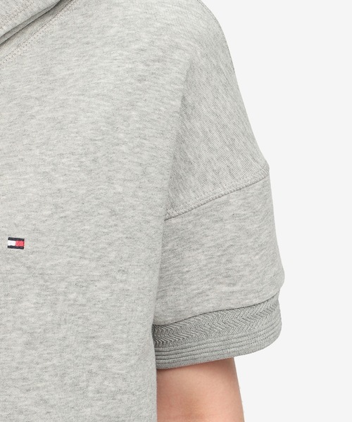 TOMMY HILFIGER（トミーヒルフィガー）の「ワンポイントロゴフーデッドワンピース（ワンピース・レディース・ホワイト/グレー/グレー系その他・SMALL/MEDIUM/X-SMALL）」の14枚目の写真