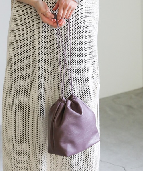 select MOCA（セレクトモカ）の「フェイクレザー巾着バッグ（ショルダーバッグ・レディース・ホワイト/ブラック/ブラウン/パープル・FREE）」の4枚目の写真