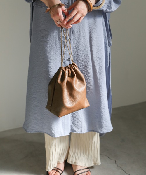 select MOCA（セレクトモカ）の「フェイクレザー巾着バッグ（ショルダーバッグ・レディース・ホワイト/ブラック/ブラウン/パープル・FREE）」の16枚目の写真