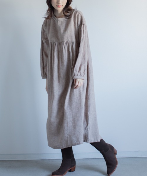 refinedworks(リファインドワークス)の「綿麻起毛刺繍ワンピース(ワンピース・レディース・チャコールグレー/ベージュ・M-L)」の2枚目の写真