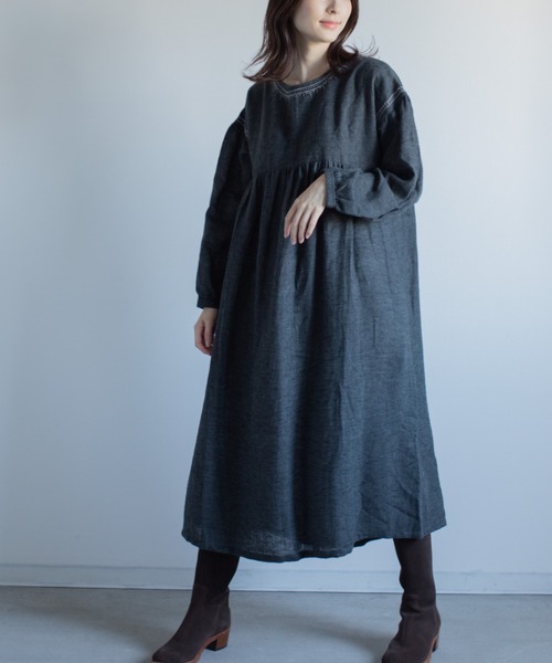refinedworks(リファインドワークス)の「綿麻起毛刺繍ワンピース(ワンピース・レディース・チャコールグレー/ベージュ・M-L)」の6枚目の写真