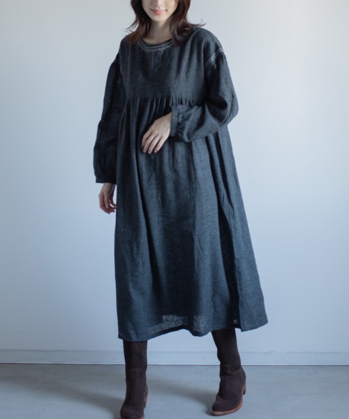 refinedworks(リファインドワークス)の「綿麻起毛刺繍ワンピース(ワンピース・レディース・チャコールグレー/ベージュ・M-L)」の10枚目の写真