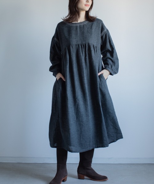 refinedworks(リファインドワークス)の「綿麻起毛刺繍ワンピース(ワンピース・レディース・チャコールグレー/ベージュ・M-L)」の16枚目の写真